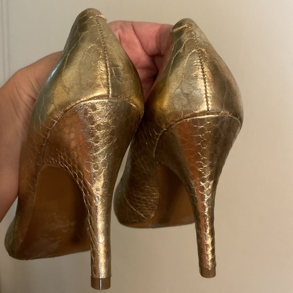 Jessica Simpson gold heels - Picture 4 of 4